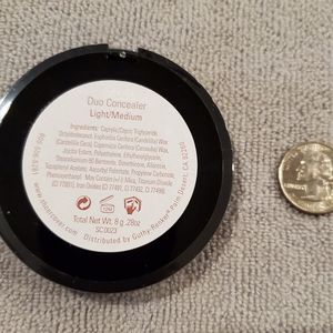 NIP Jumbo Sheer Cover Duo Concealer Light/Medium